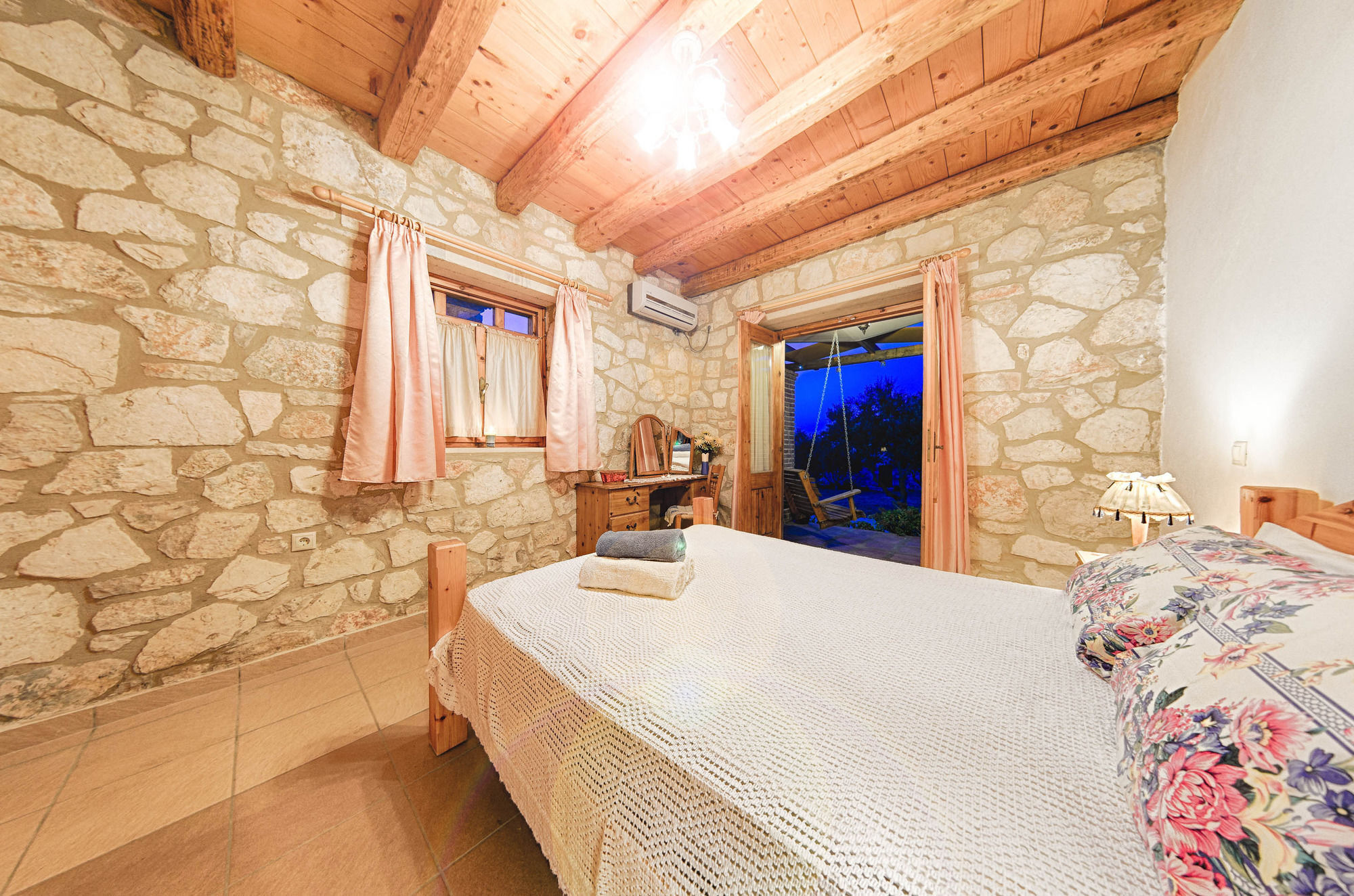 Joanna's Stone Apartmán Vasilikí
